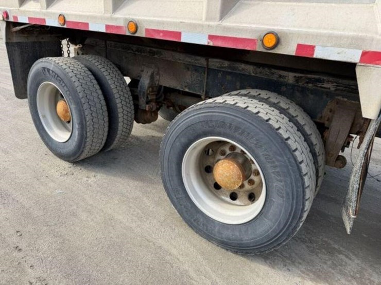 2003-peterbilt-378-image-41