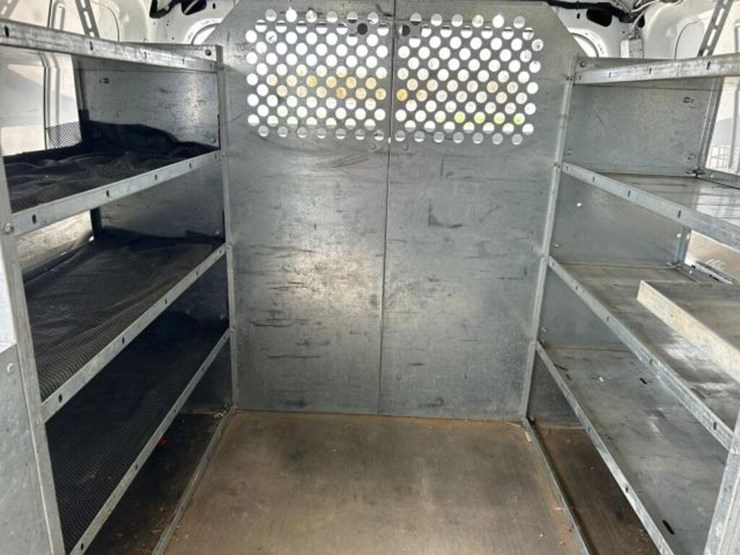2015-ford-cargo-image-56