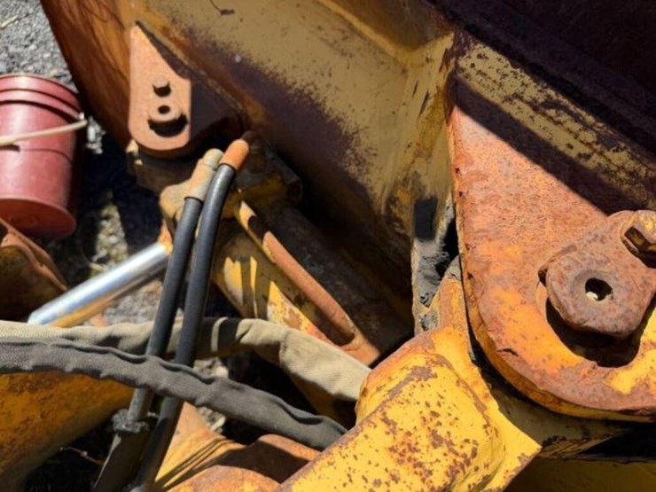 1990-deere-750b-image-20