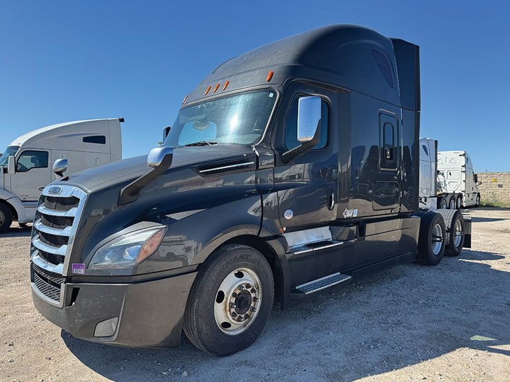 2020-freightliner-cascadia-126-image-1