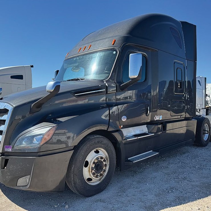 2020 FREIGHTLINER CASCADIA 126