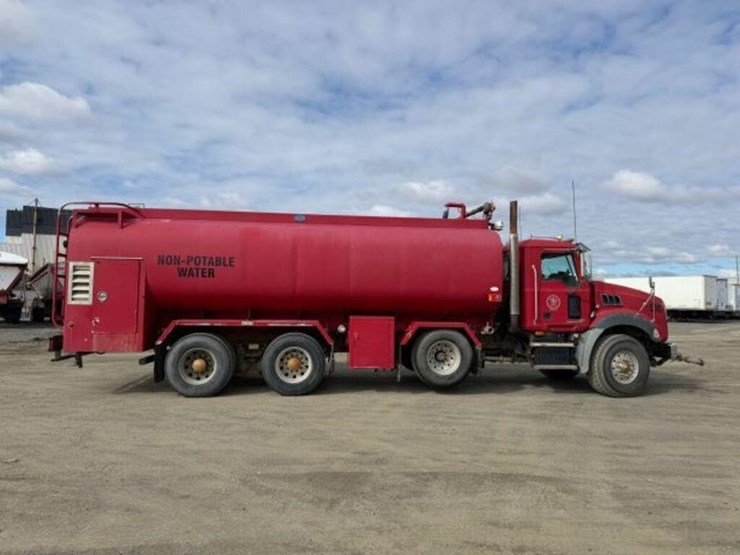 2009-mack-granite-gu813-image-3