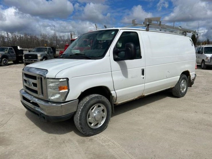 2010-ford-cargo-image-1