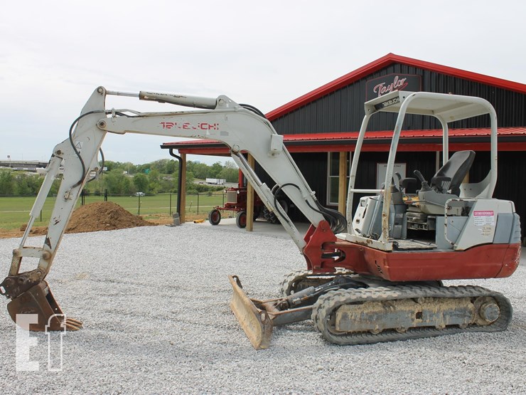 takeuchi-tb235-image-1