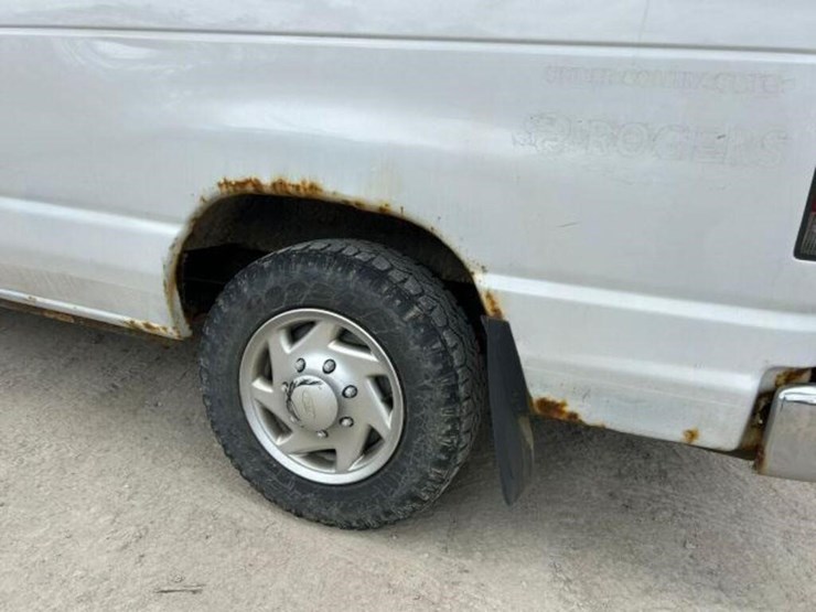 2010-ford-cargo-image-41