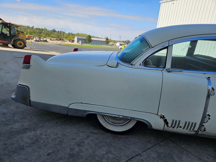 #61-•-1954-cadillac-fleetwood-series-60-4-door-sedan-image-30