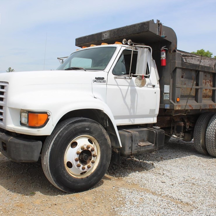 1999 FORD F800