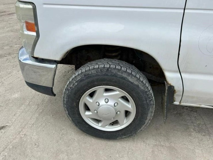 2010-ford-cargo-image-40