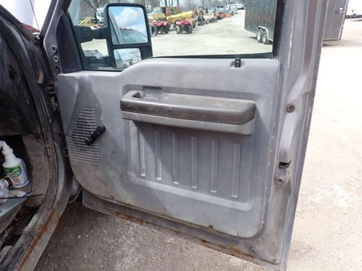 2011-ford-f550-xl-image-22