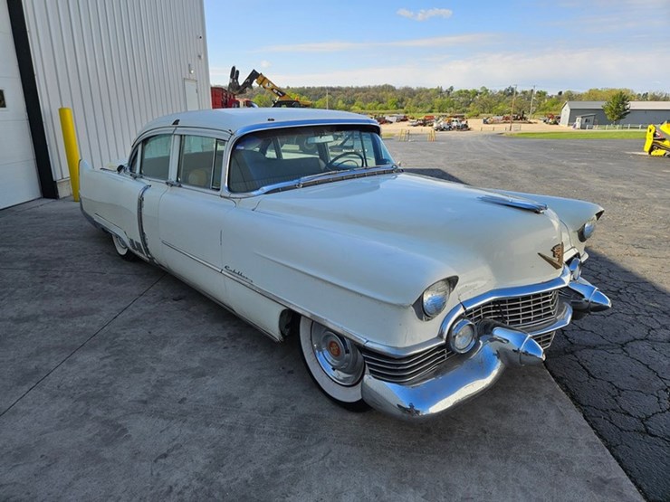 #61-•-1954-cadillac-fleetwood-series-60-4-door-sedan-image-7