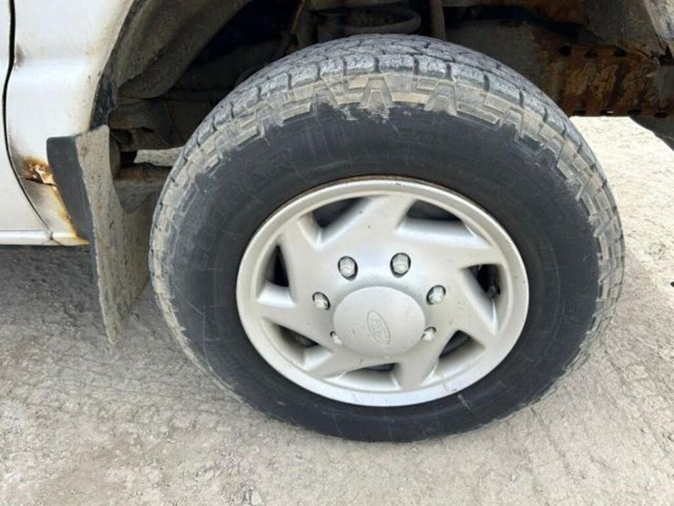 2010-ford-cargo-image-53