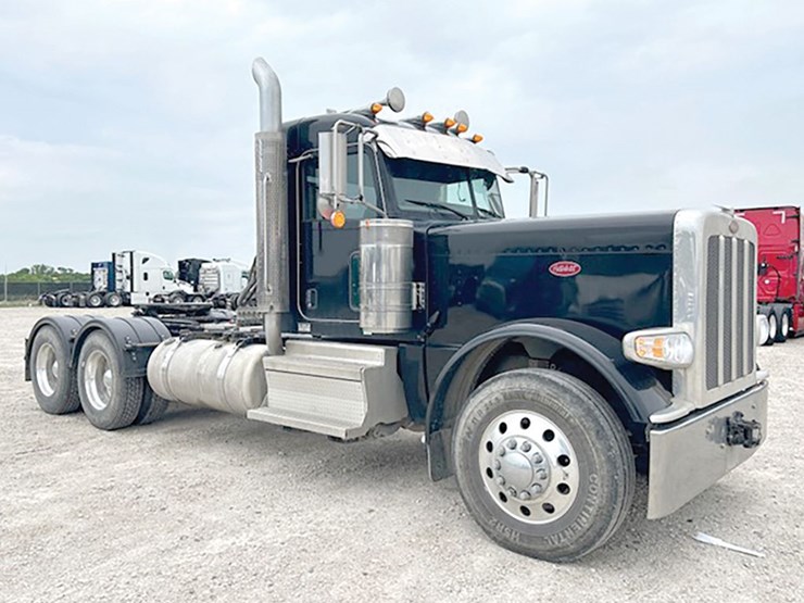 2024-peterbilt-389-image-2