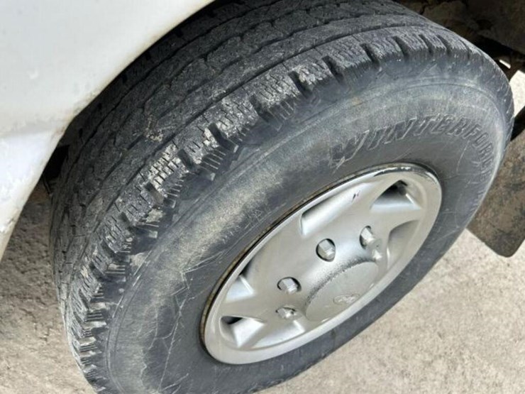 2010-ford-cargo-image-47