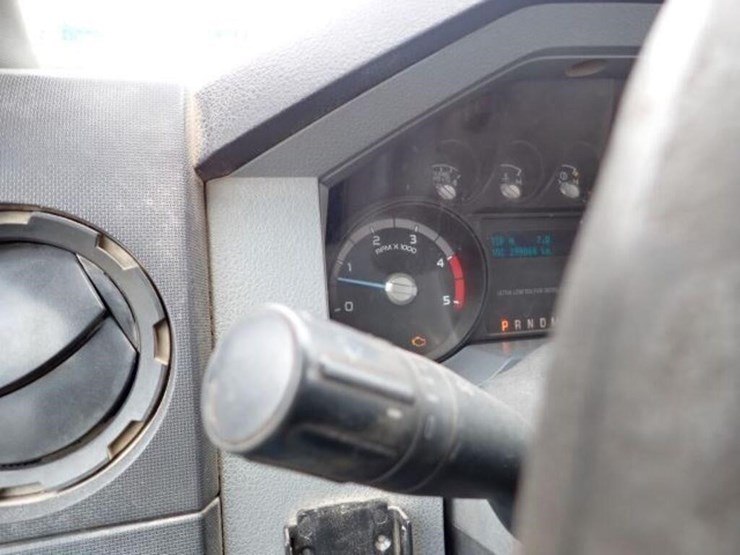 2014-ford-f550-xl-image-24