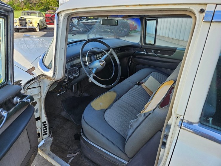 #61-•-1954-cadillac-fleetwood-series-60-4-door-sedan-image-51