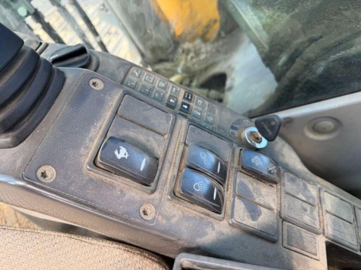 2014-volvo-ec220dl-image-11