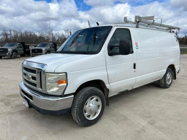 2010-ford-cargo-image-1