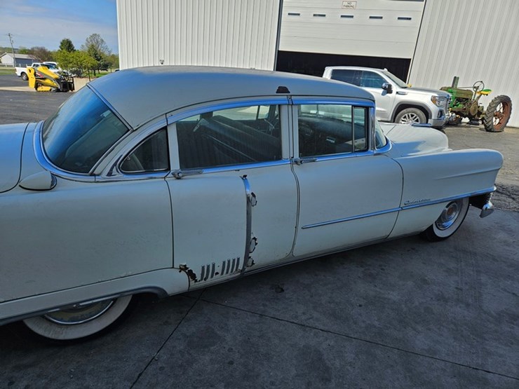 #61-•-1954-cadillac-fleetwood-series-60-4-door-sedan-image-31