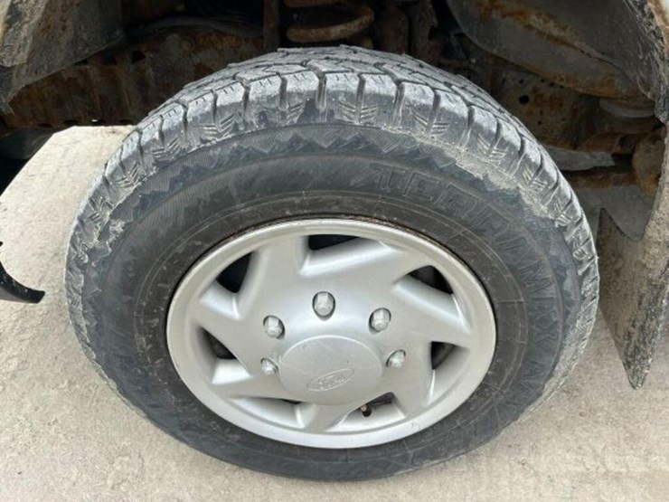2010-ford-cargo-image-50
