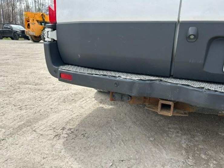 2015-ford-cargo-image-30