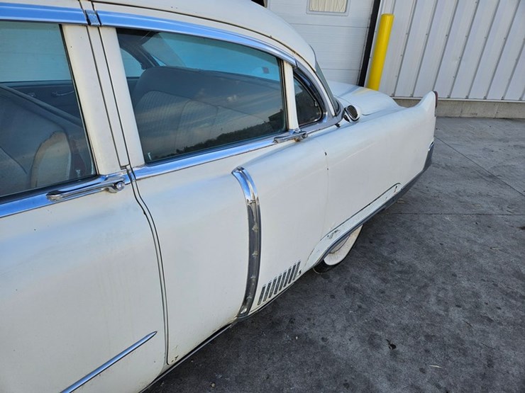 #61-•-1954-cadillac-fleetwood-series-60-4-door-sedan-image-52