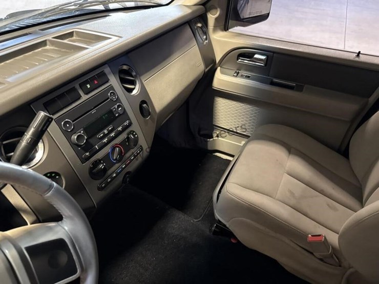2014-ford-expedition-image-19