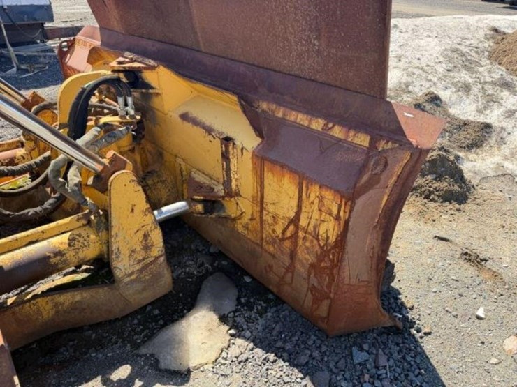 1990-deere-750b-image-19