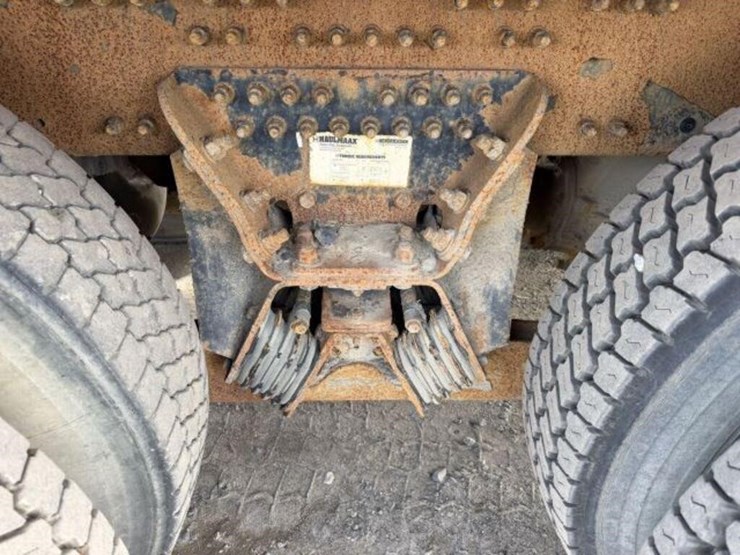 2009-mack-granite-gu813-image-68
