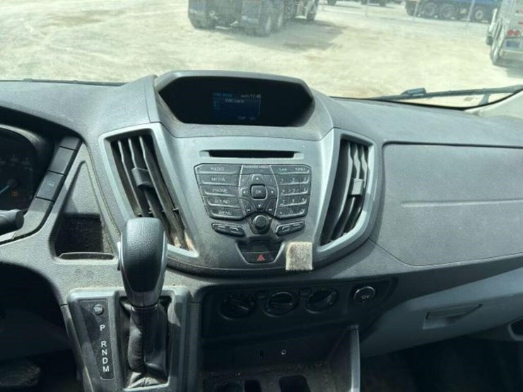 2015-ford-cargo-image-12