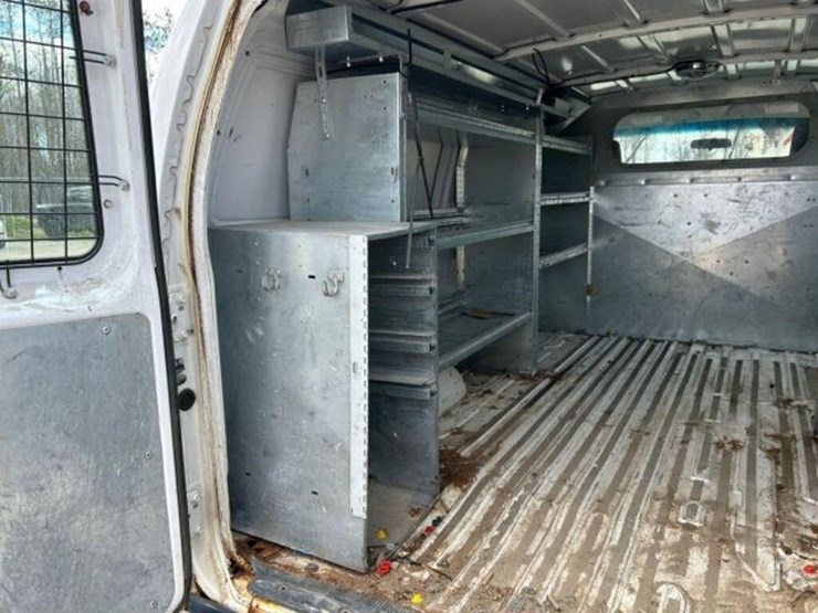 2010-ford-cargo-image-43