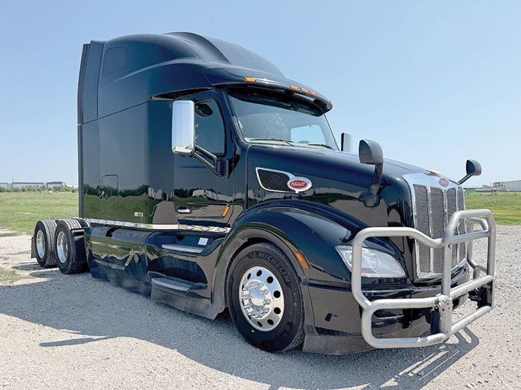 2021-peterbilt-579-image-1