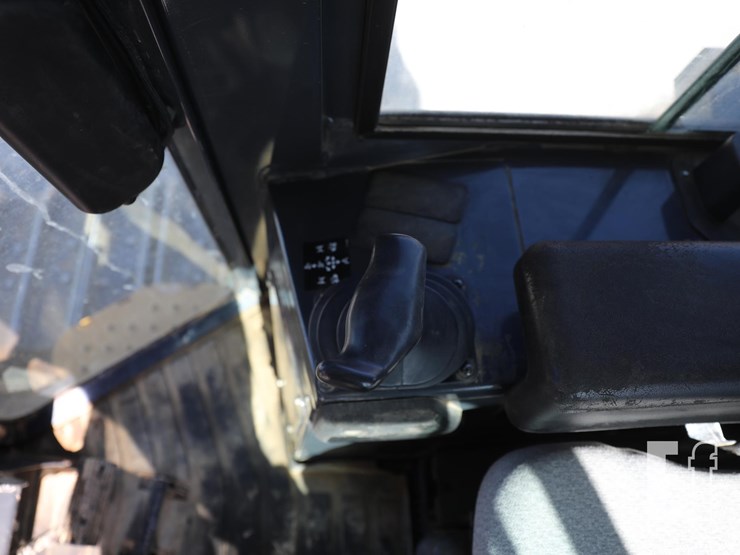 2008-deere-700j-lgp-image-12