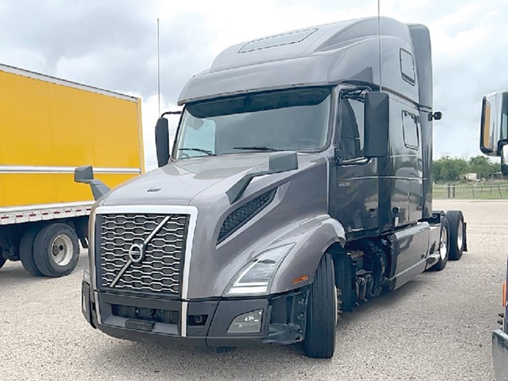2020-volvo-vnl860-image-1