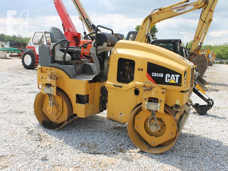caterpillar-cb24-image-3