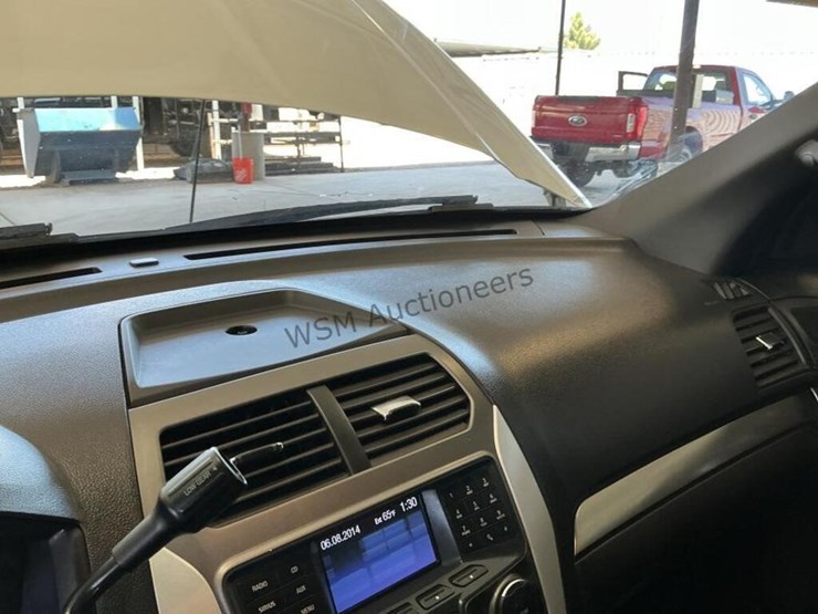 2014-ford-explorer-image-19