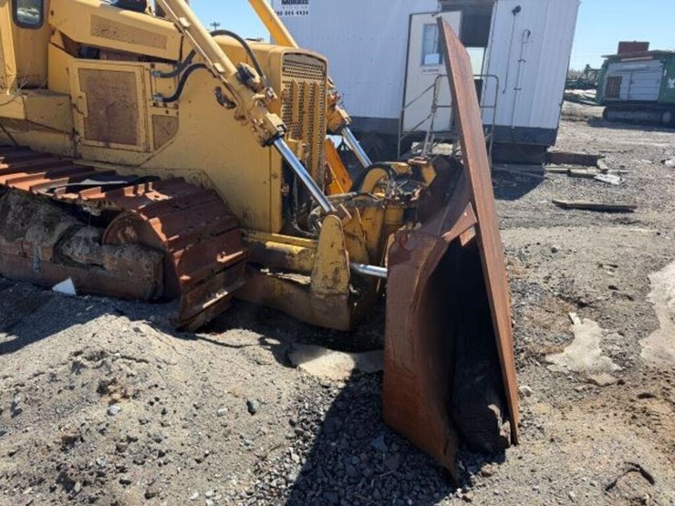 1990-deere-750b-image-18