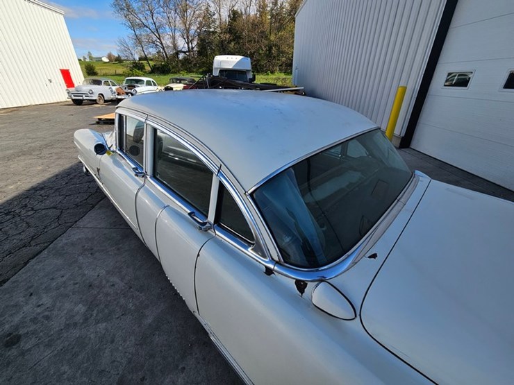 #61-•-1954-cadillac-fleetwood-series-60-4-door-sedan-image-20