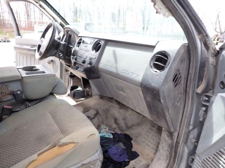 2011-ford-f550-xl-image-33