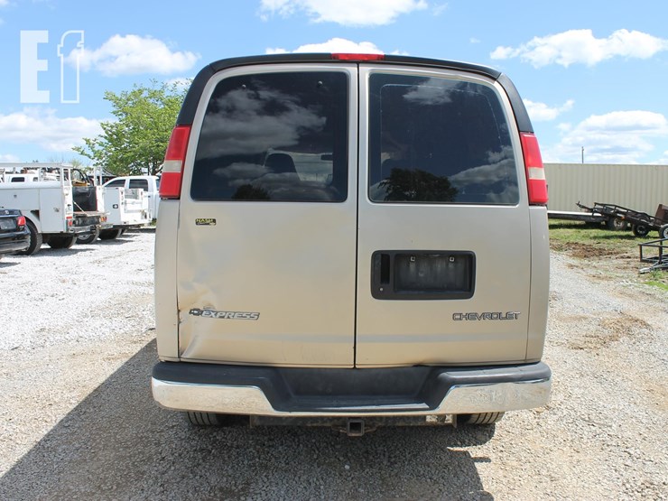 2005-chevrolet-g3500-image-6