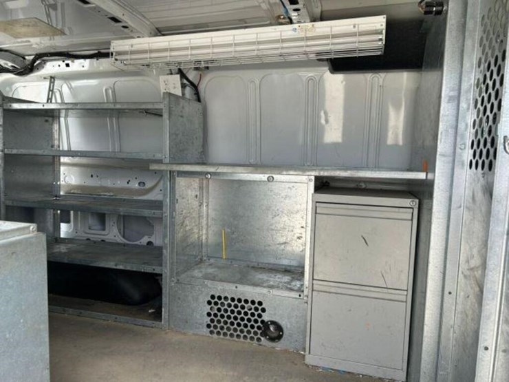 2015-ford-cargo-image-59