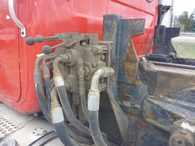 2002-mack-rb688s-image-40