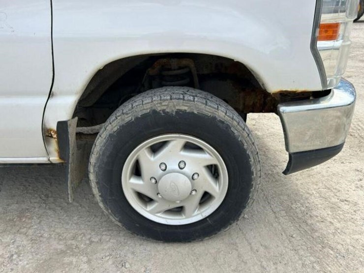 2010-ford-cargo-image-24