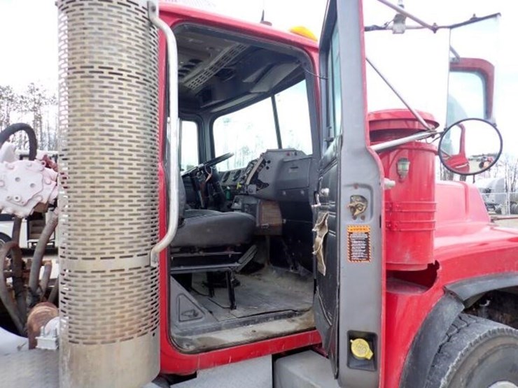 1999-mack-rb690s-image-24