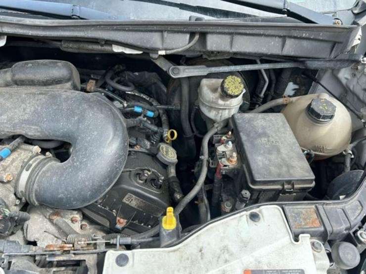 2015-ford-cargo-image-23