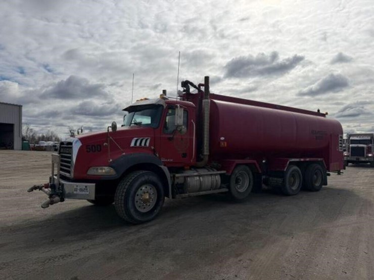2009-mack-granite-gu813-image-1
