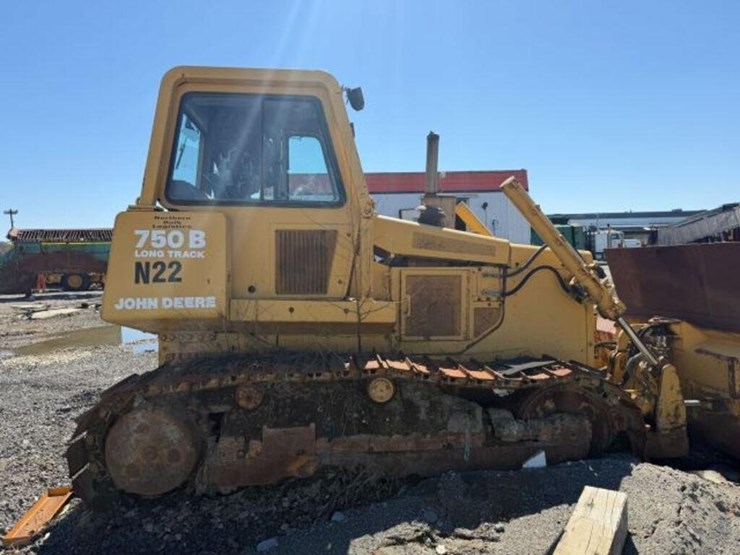 1990-deere-750b-image-21