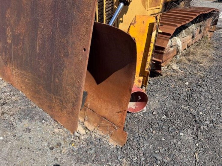 1990-deere-750b-image-17