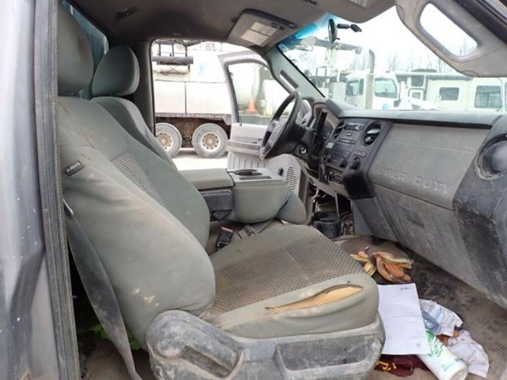 2014-ford-f550-xl-image-32