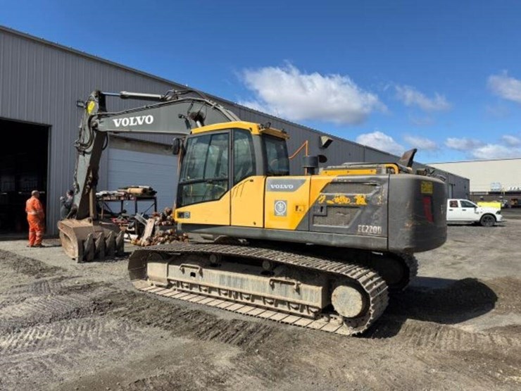 2014-volvo-ec220dl-image-5