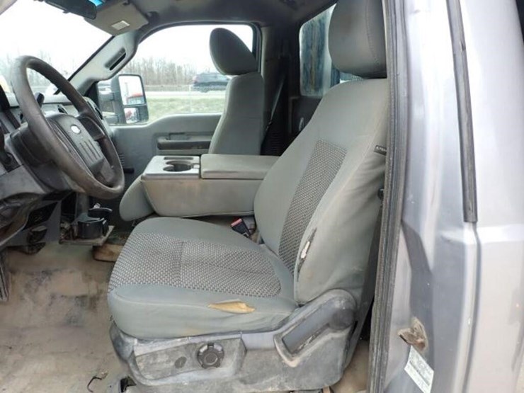 2014-ford-f550-xl-image-27